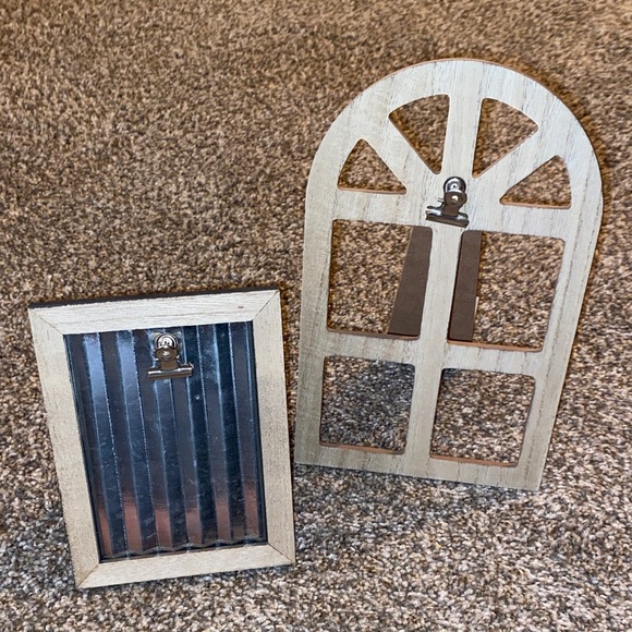 Other - 🏠💚 3/$15 Light Brown Rustic Wood Clip Picture Frames - Set of 2 Bin K